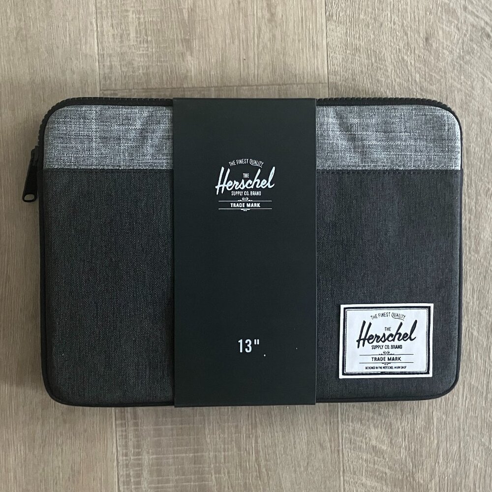 NWT Herschel Supply Company Anchor 13" Laptop Sleeve